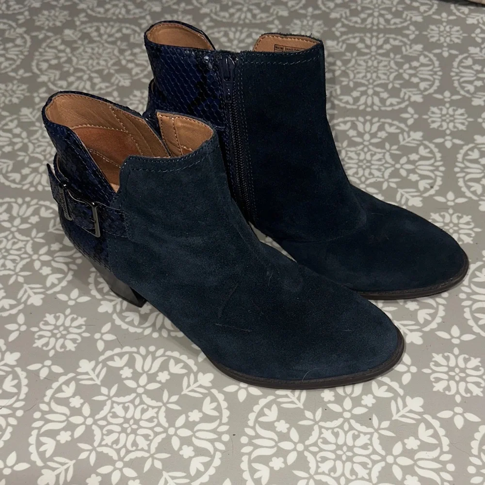 Vionic Dark Blue Suede Ankle Boots